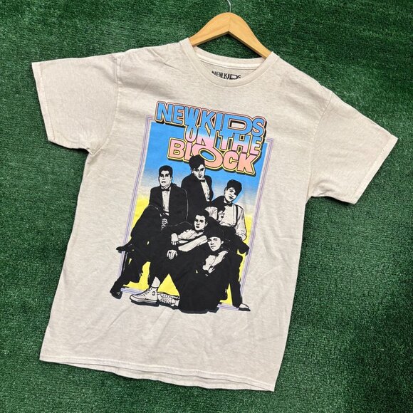 Boy Band New Kids on the Block in Suits T-Shirt Size Medium - Picture 3 of 4